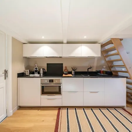 Cannes, Studio Proche Du Palais Des Festivals Et Des Plages